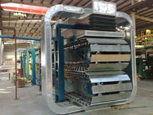 履帶式酚醛板材連續(xù)生產(chǎn)線(xiàn) 液壓機(jī)械設(shè)備的核心應(yīng)用與行業(yè)革新